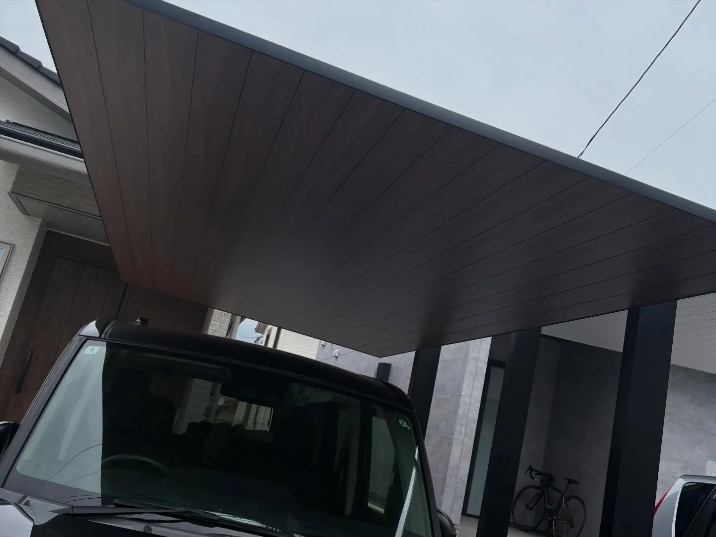 宗像市M様邸にて、LIXIL カーポートSCの設置工事を担当...