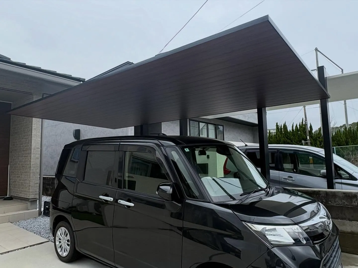 宗像市M様邸にて、LIXIL カーポートSCの設置工事を担当...