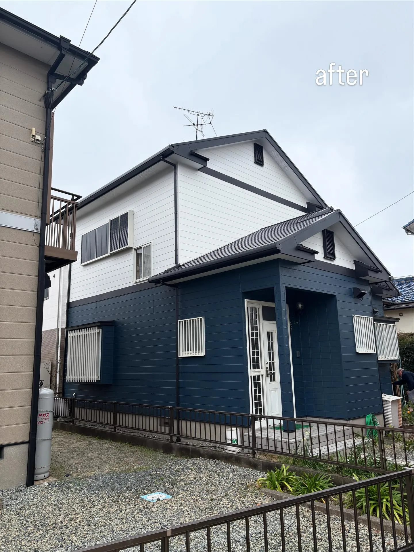 粕屋町のN様邸で、外壁・屋根の塗装および破風板板金カバー工事...