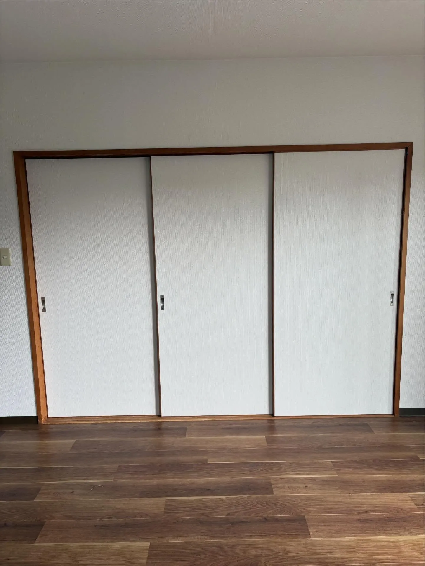 福岡市東区T様所有物件にてマンションの現状回復工事を行いまし...