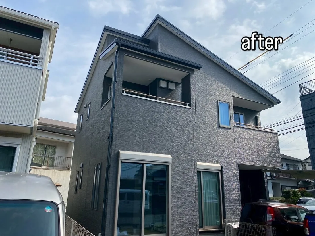 福岡の粕屋町で、M様邸の外壁と屋根の塗装工事を担当させていた...